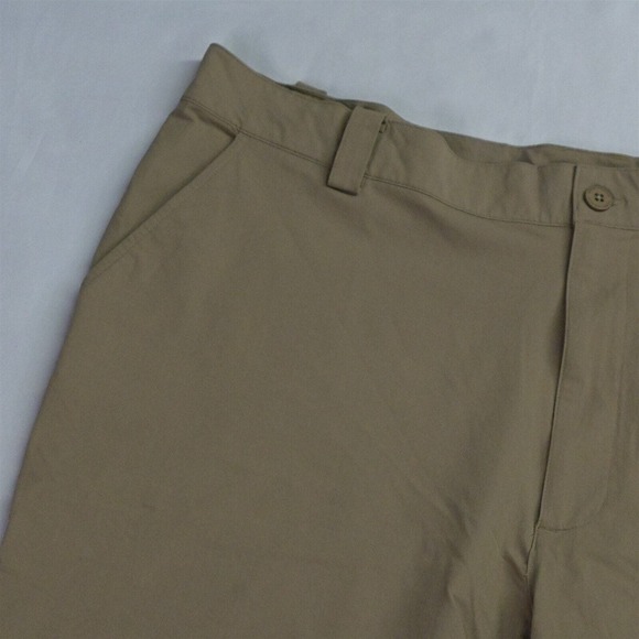 Under armour 40‎ x 9" Khaki 1201015 Bent Grass Golf Shorts - Picture 2 of 7